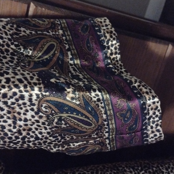 Intimate Essentials paisley leopard print robe size medium - Picture 2 of 6